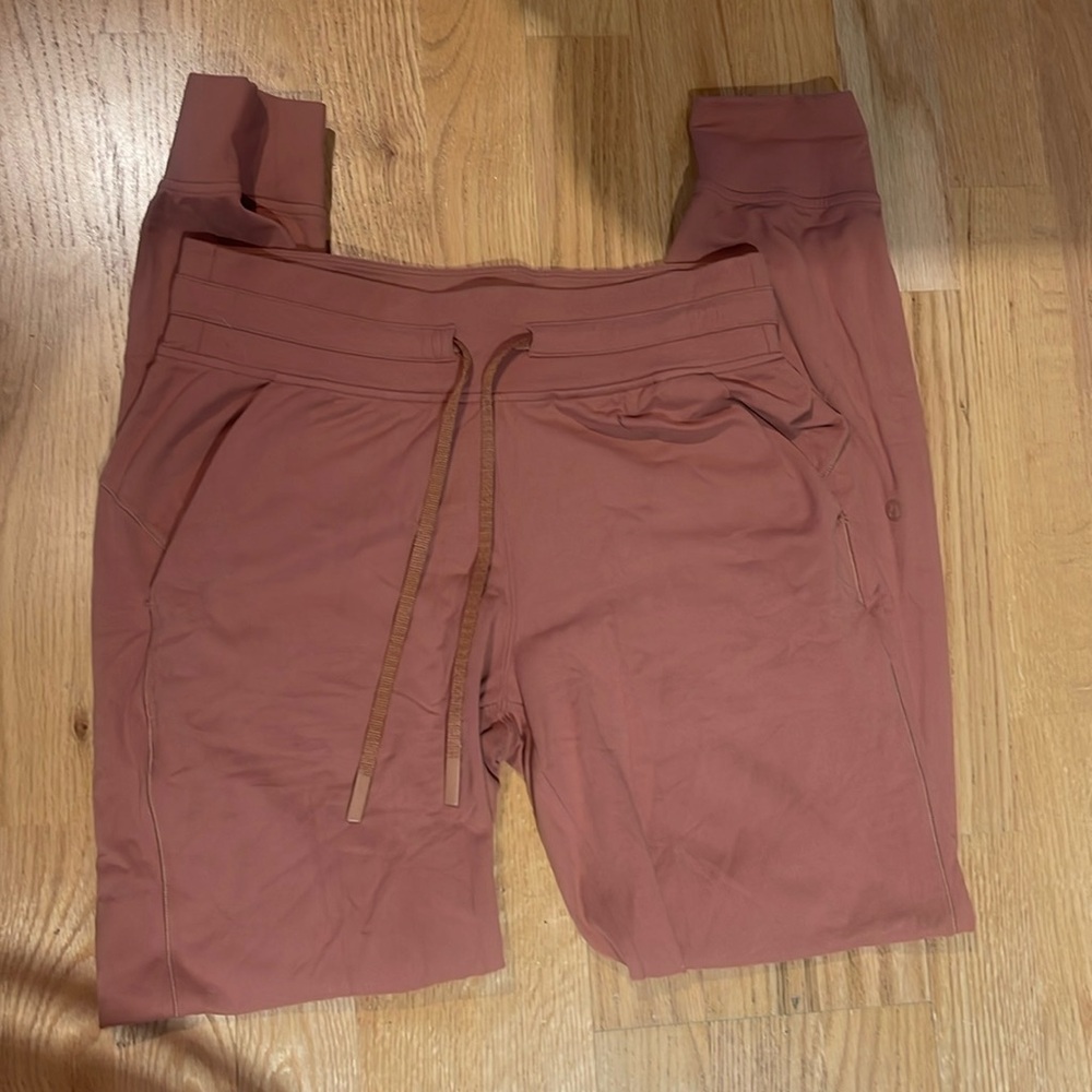 Ready to rulu Lululemon high rise jogger